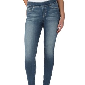 Levi's Pull-on Skinny Jean